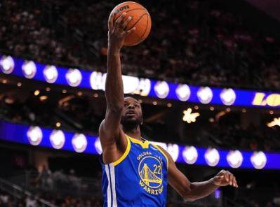 电竞世界杯-拿詹姆斯父子练手 勇士斩5连胜满足玄学夺冠定律