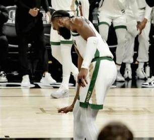 电竞世界杯-晚安三分教育布朗 关键之王库里破防凯尔特人